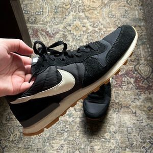 Nike Internationalist Sneakers